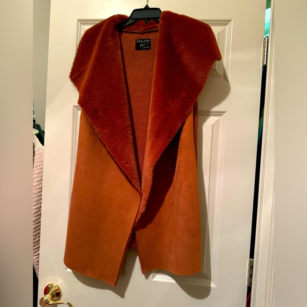 Long Suede-like Vest with Fur Collar and Sweater Fabric on back